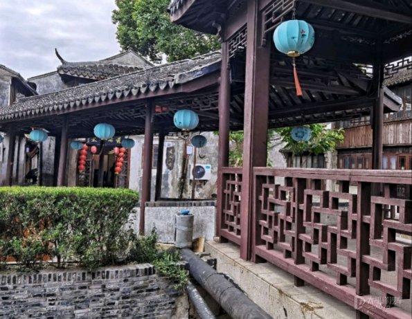 逃离上升的热气球
